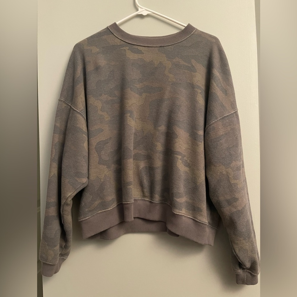 American Eagle Sweatshirt crewneck Womens small Amazingly Soft Camo
